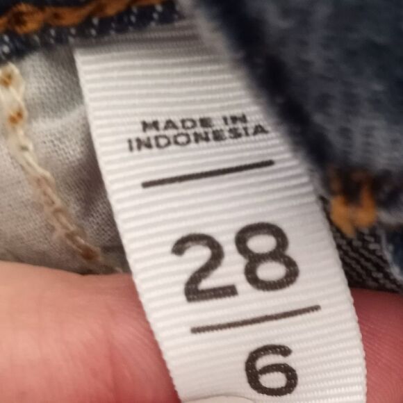 LOFT Frayed Hem Blue Jean Shorts Sz.6 EUC - Picture 6 of 6